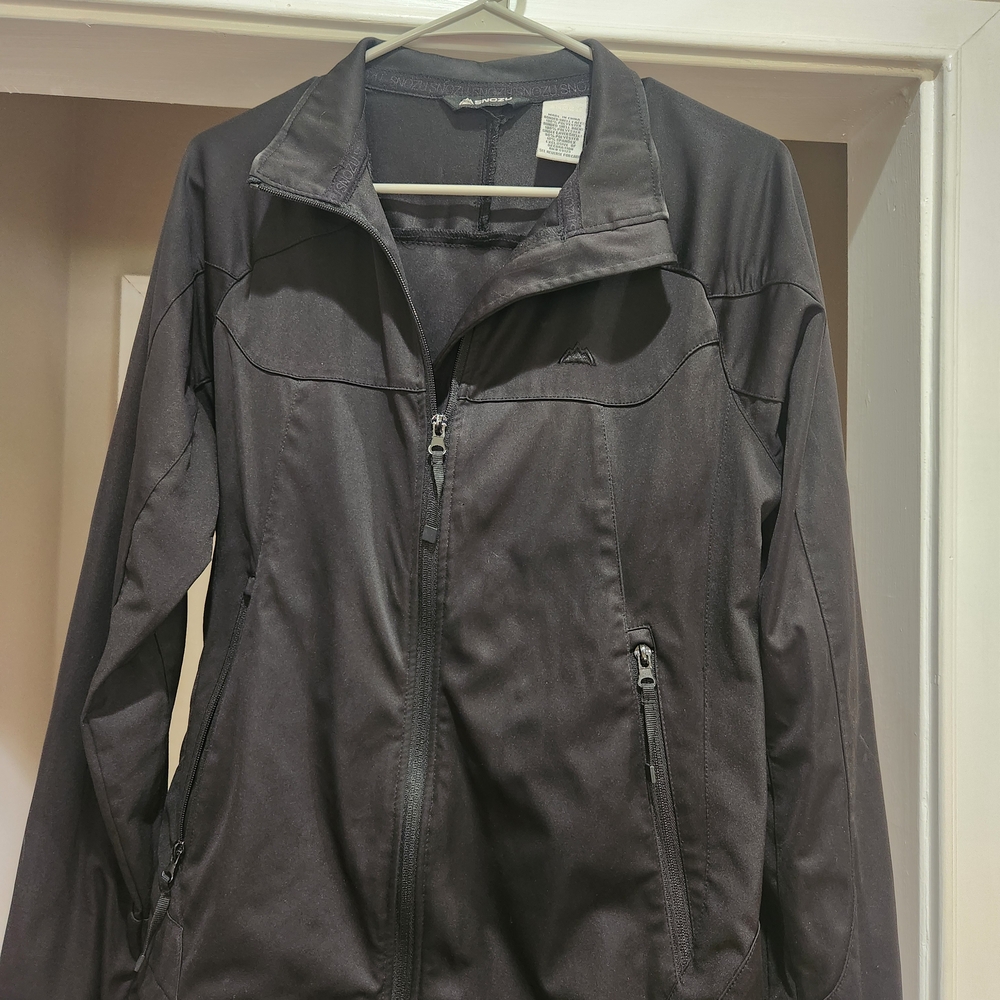 Snozu Black Performance Jacket with Full-Length Zipper and Sporty Design